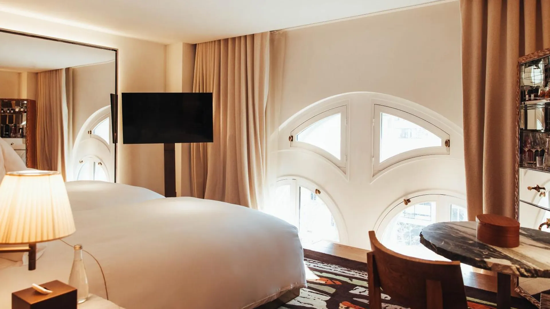 Sax Paris, Lxr Hotels & Resorts