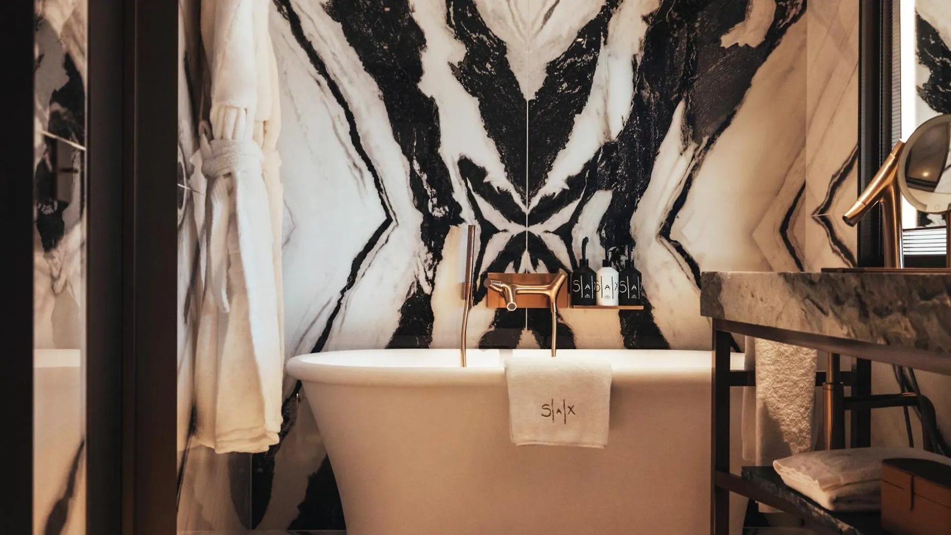 Sax Paris, Lxr Hotels & Resorts
