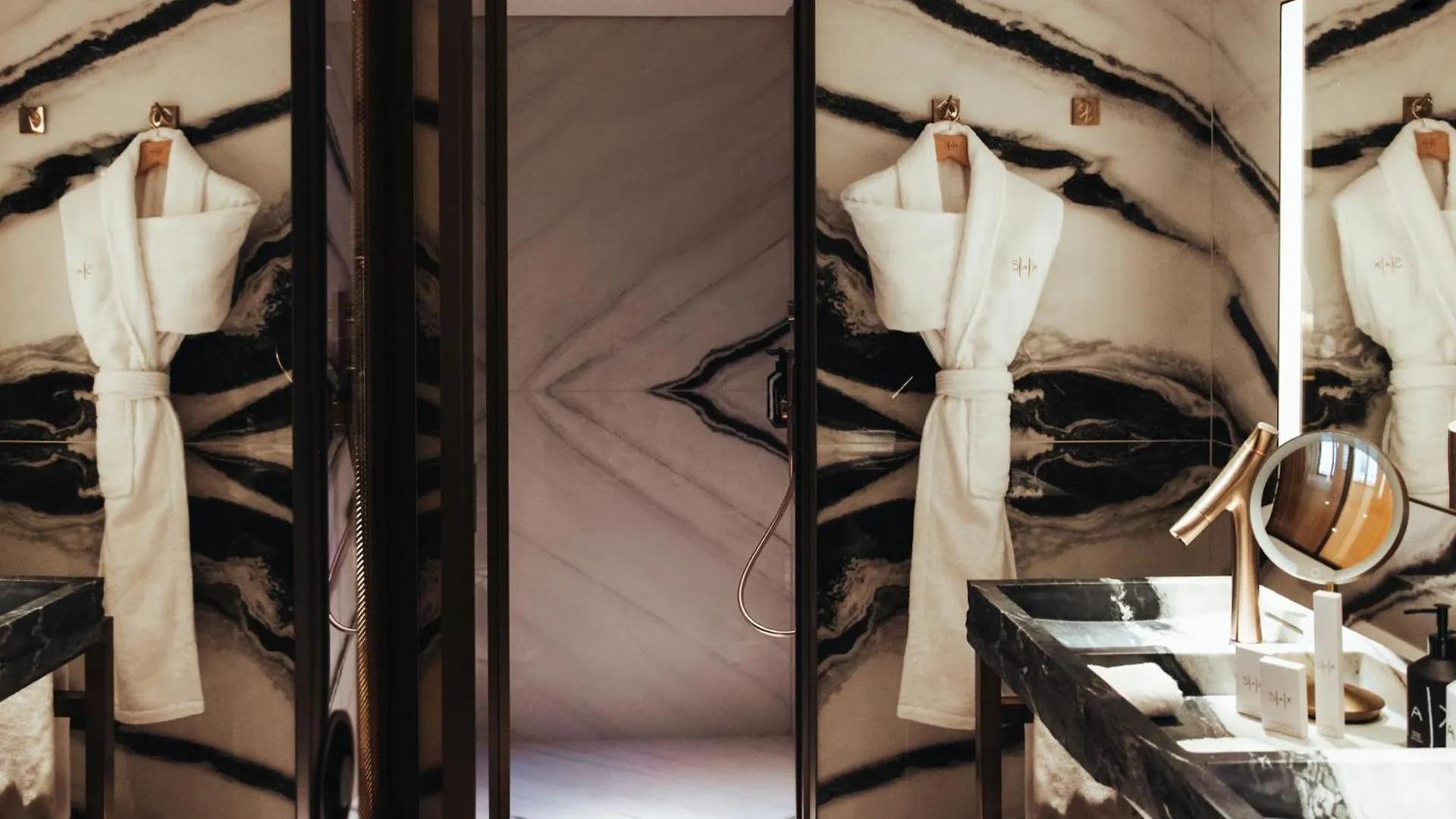 Hotel Sax Paris, Lxr Hotels & Resorts