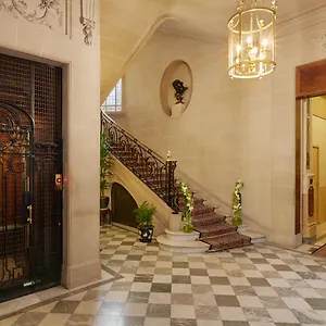 Raphael Hotel
