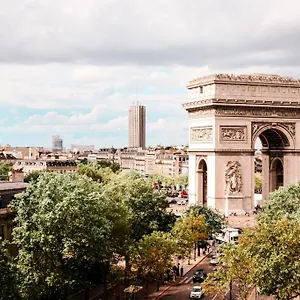 Отель Grand Champs-elysees, Париж